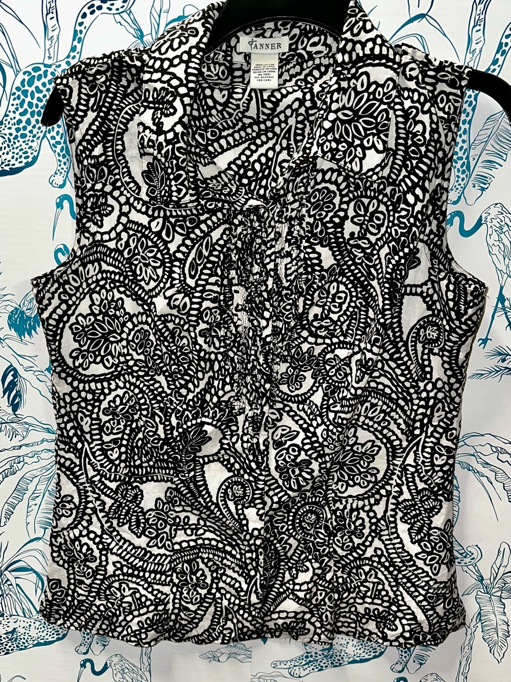 Danner Black & White Paisley Button-Front Sleeveless Camisole